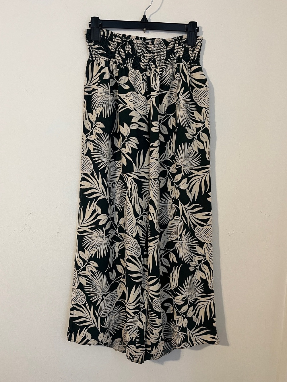 Antropologie patron of Peace floral wide Leg pants green and Cream size s casual
